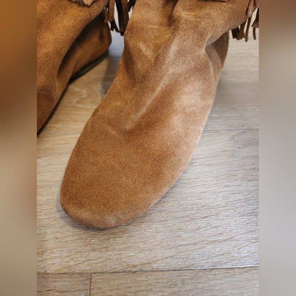 KATE & MEL | Suede tassle ankle booties - Picture 6 of 11